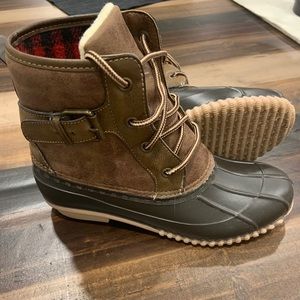 Duck boots